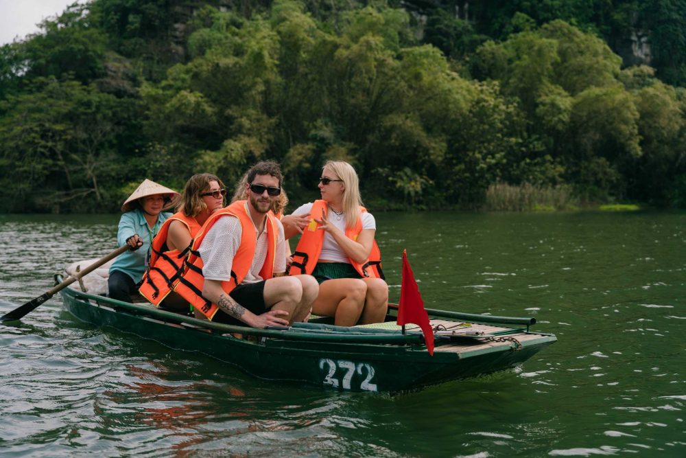 boat-tour-through-trang-an-eco-tourism