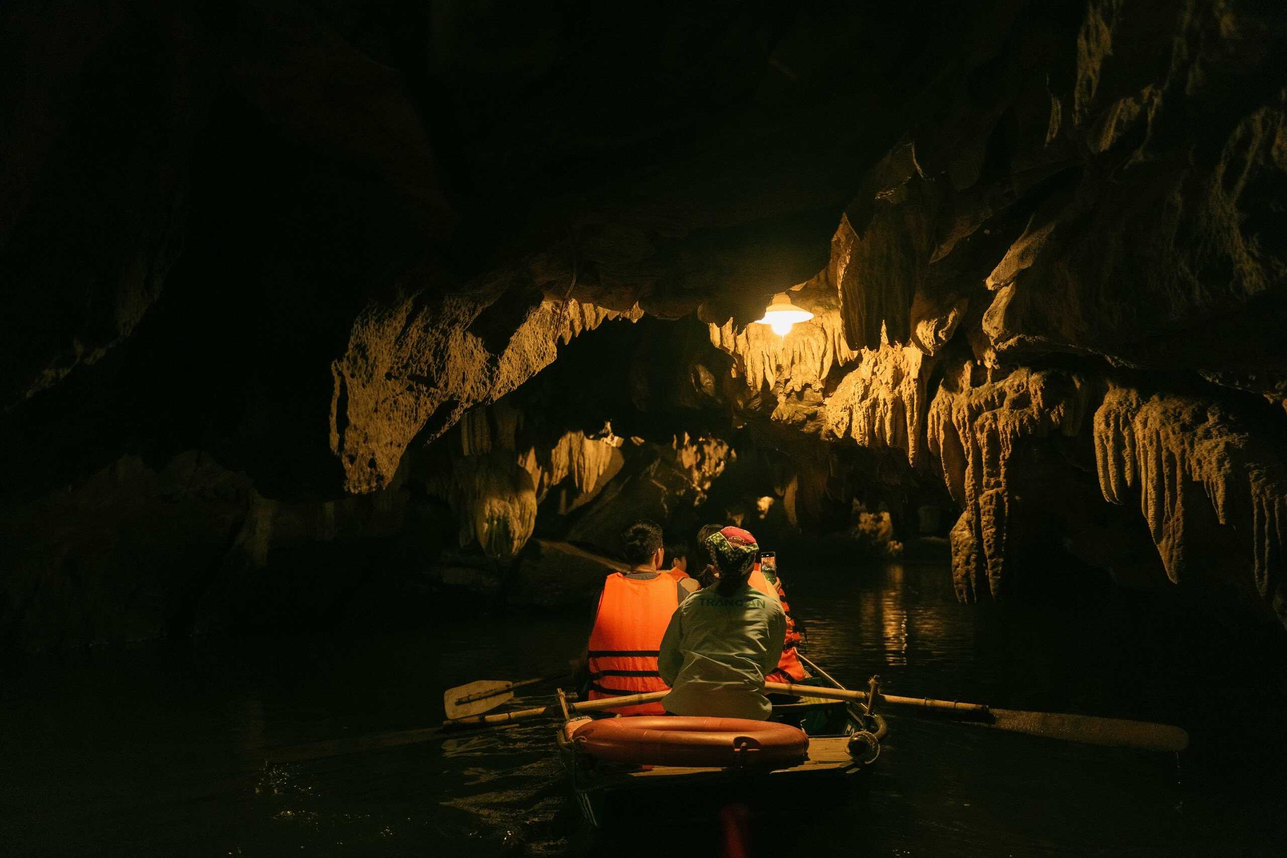 caves-in-trang-an-eco-tourismcaves-in-trang-an-eco-tourism