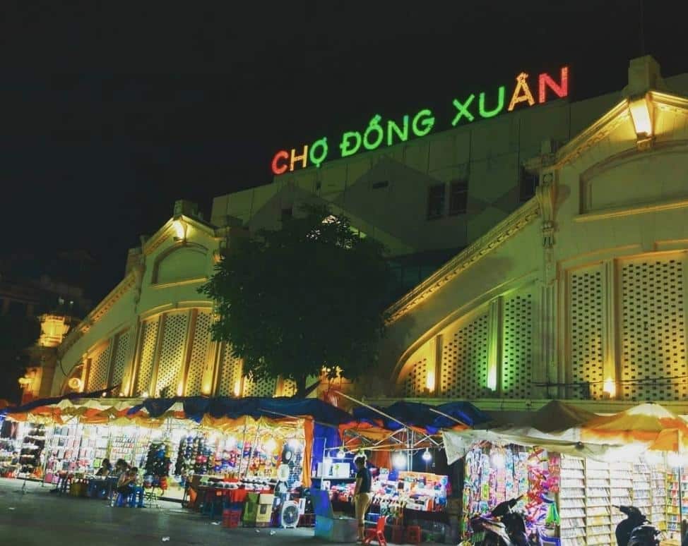 dong-xuan-market-hanoi-night