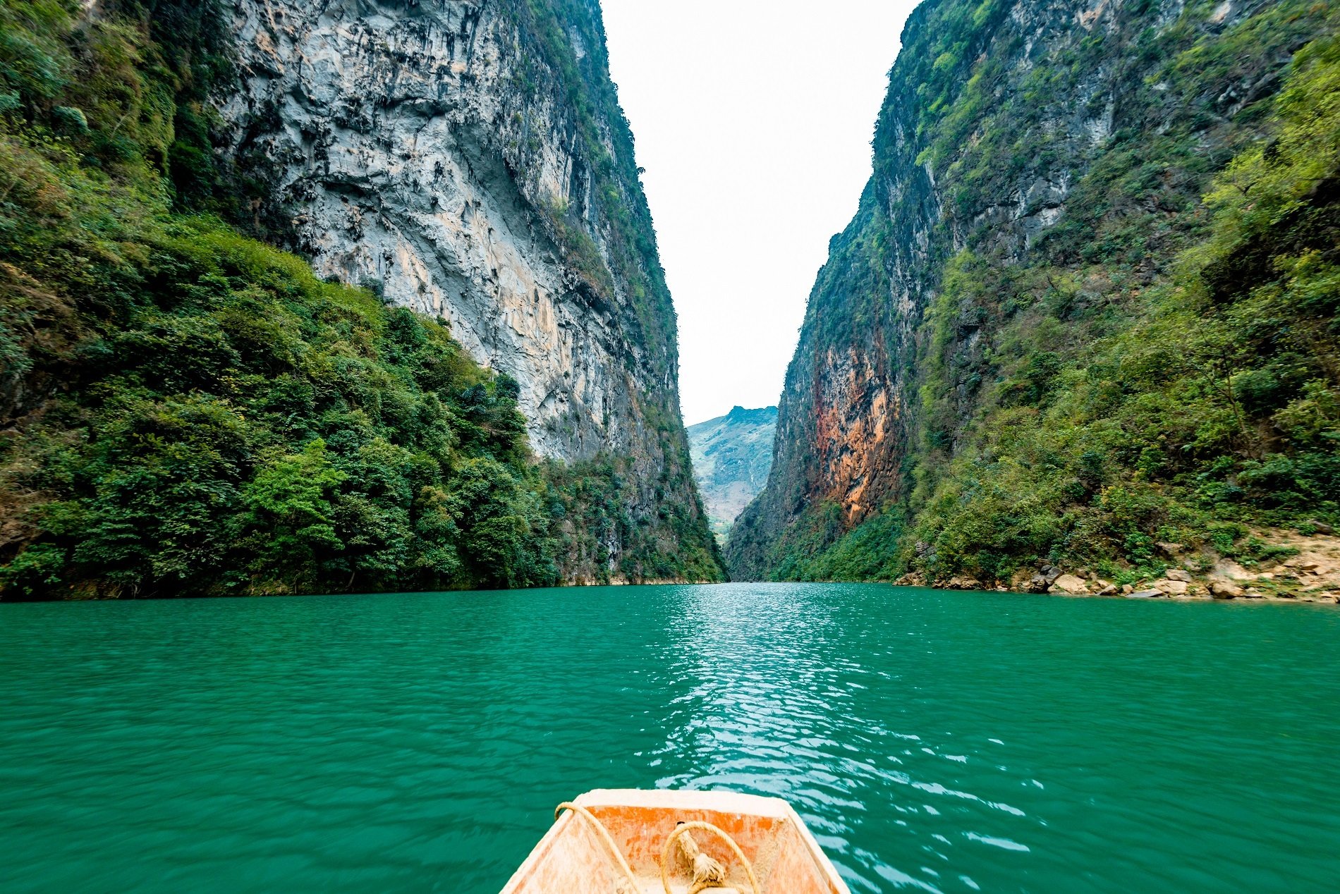 Boat trip in Nho Que Rvier