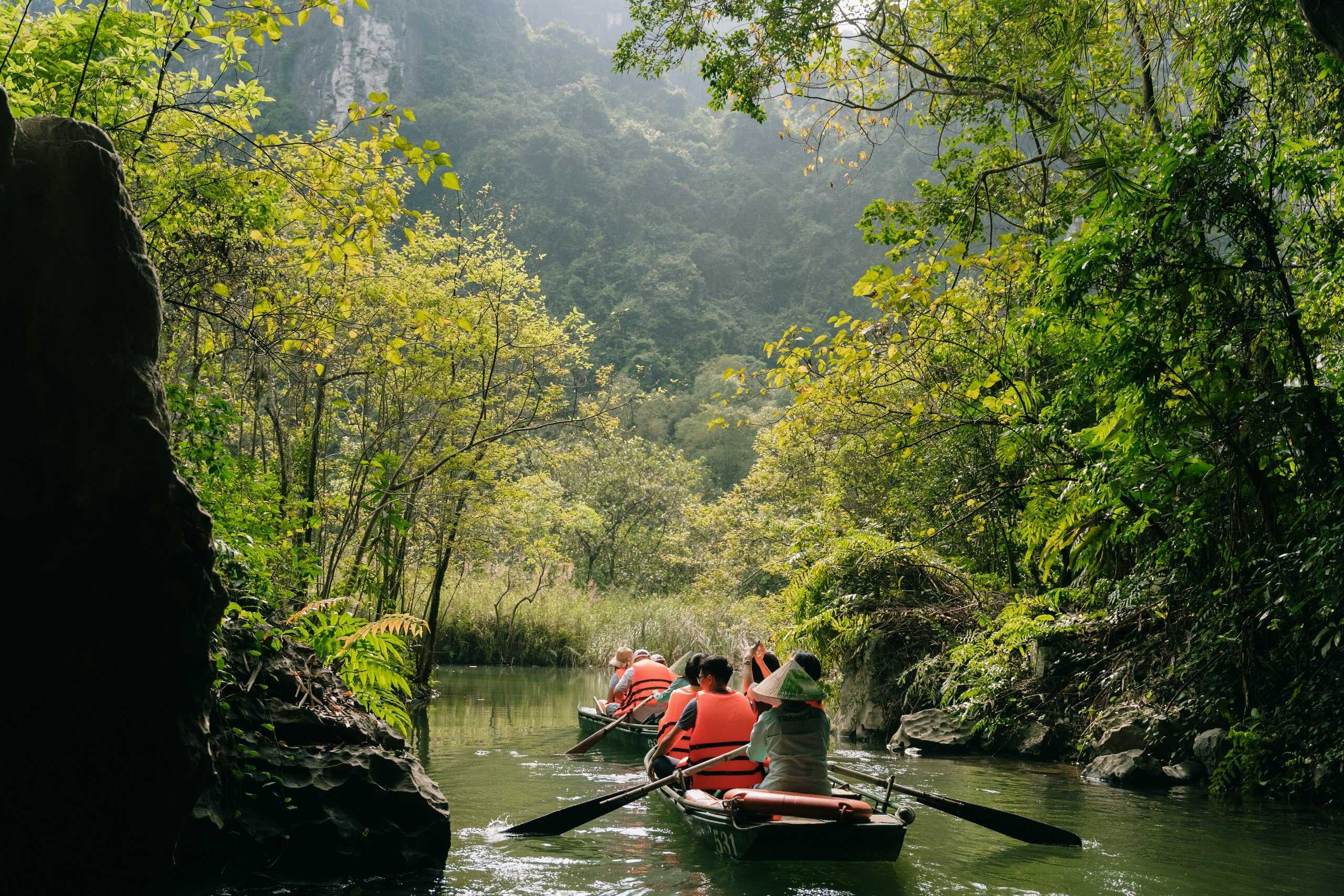 trang-an-natural-landscapes-boat-tour