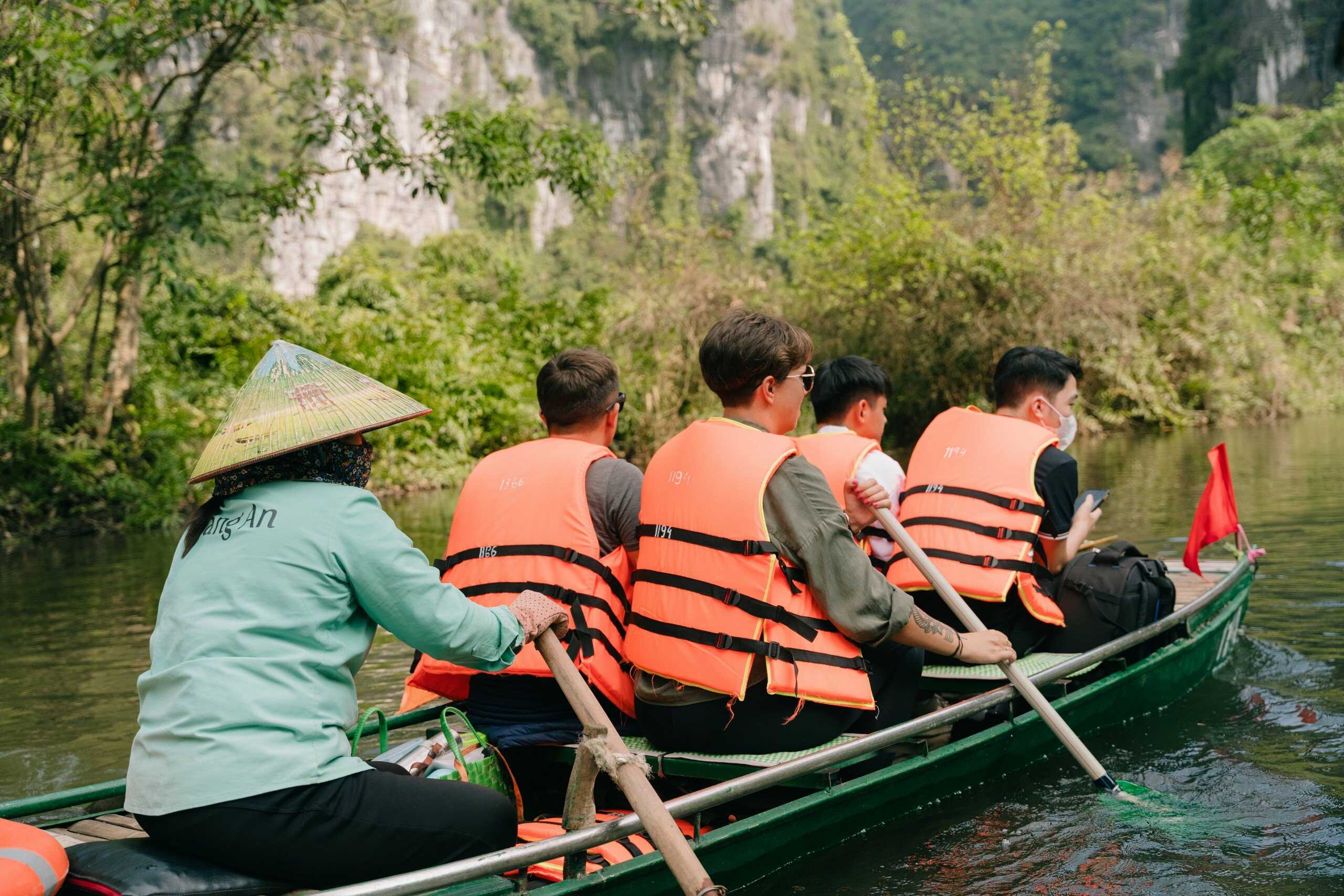 trang-an-natural-landscapes-boat-tour