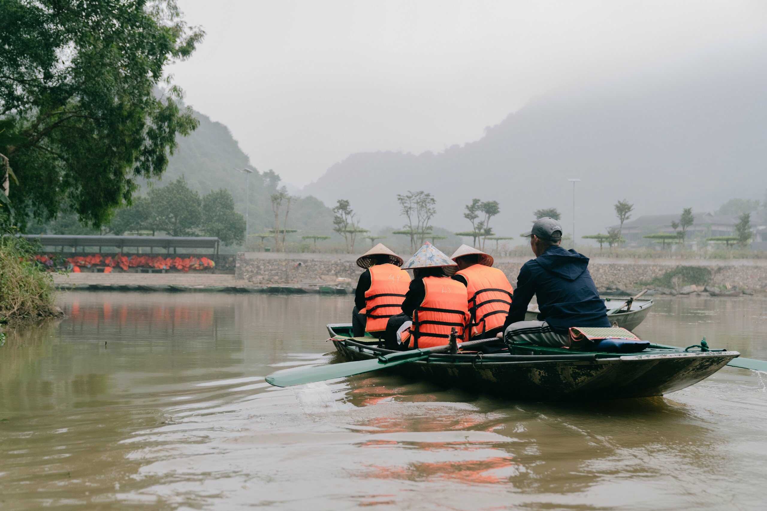 visit-thung-nham-bird-park-by-boat